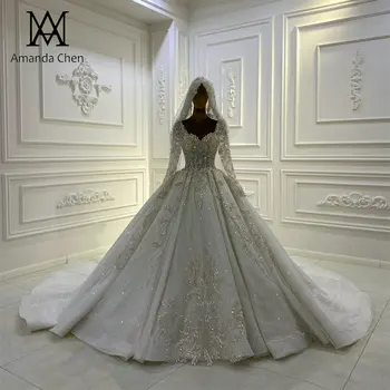 свадебное платье с кружевной аппликацией и длинным рукавом